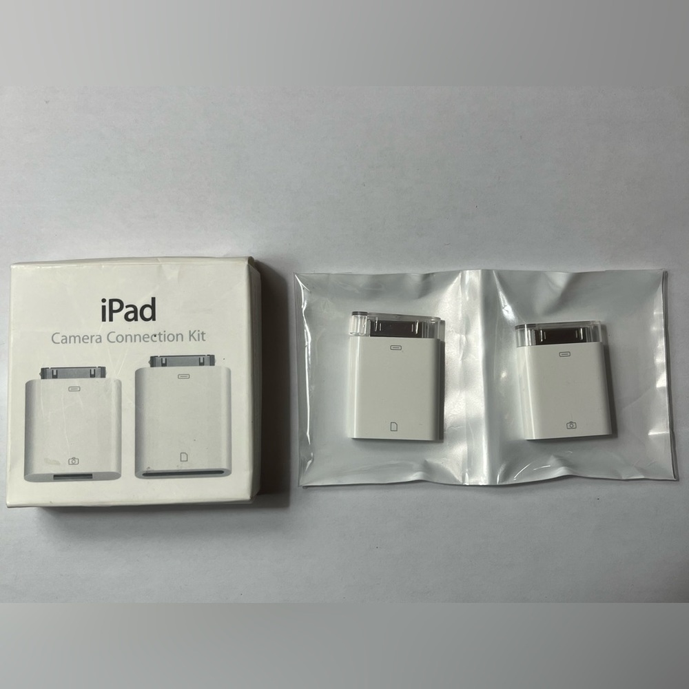 APPLE iPad Camera Connection Kit, SD to iPad and Camera to iPad connectors